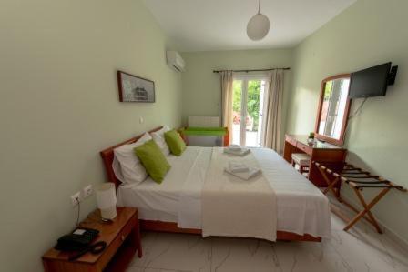 Over Sea Rooms & Villas Loutra Edipsou  Extérieur photo
